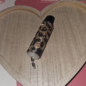 Elegant Gold and Black Keychain Accessory